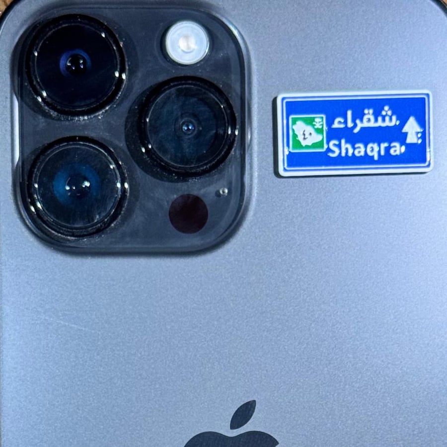 ستيكر معدني - شقراء