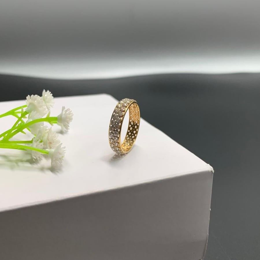 Diamond setting, 18-karat design, size 18, weight 2.33