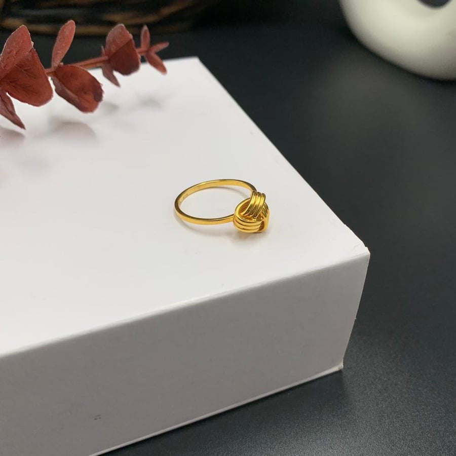 A soft Bahraini ring, 21 karat pure gold