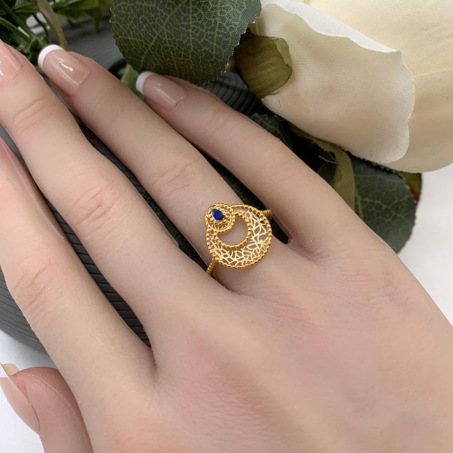 A Bahraini ring in navy blue color, 21 karat