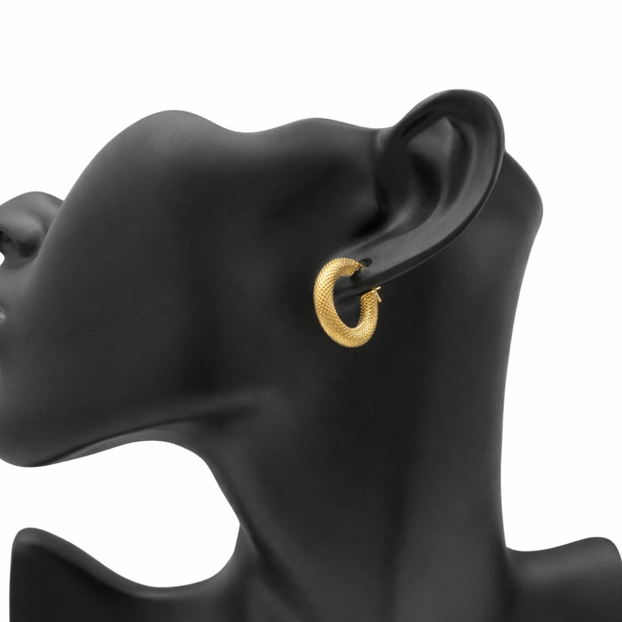 Round gold ring, pure 18 karat, weight 2.1