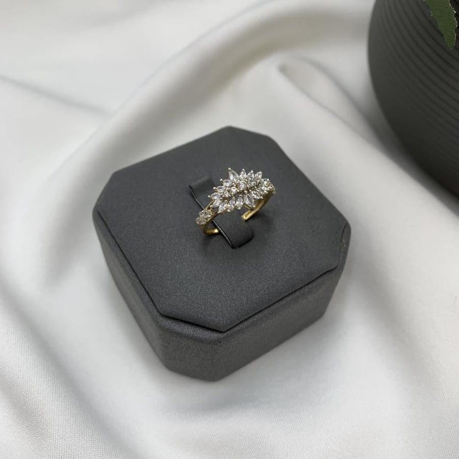 Italian ring with 18-carat diamond design