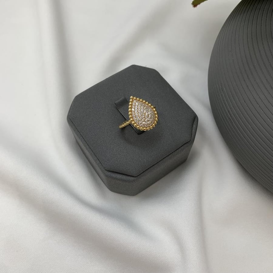 Italian ring with 18-carat diamond design