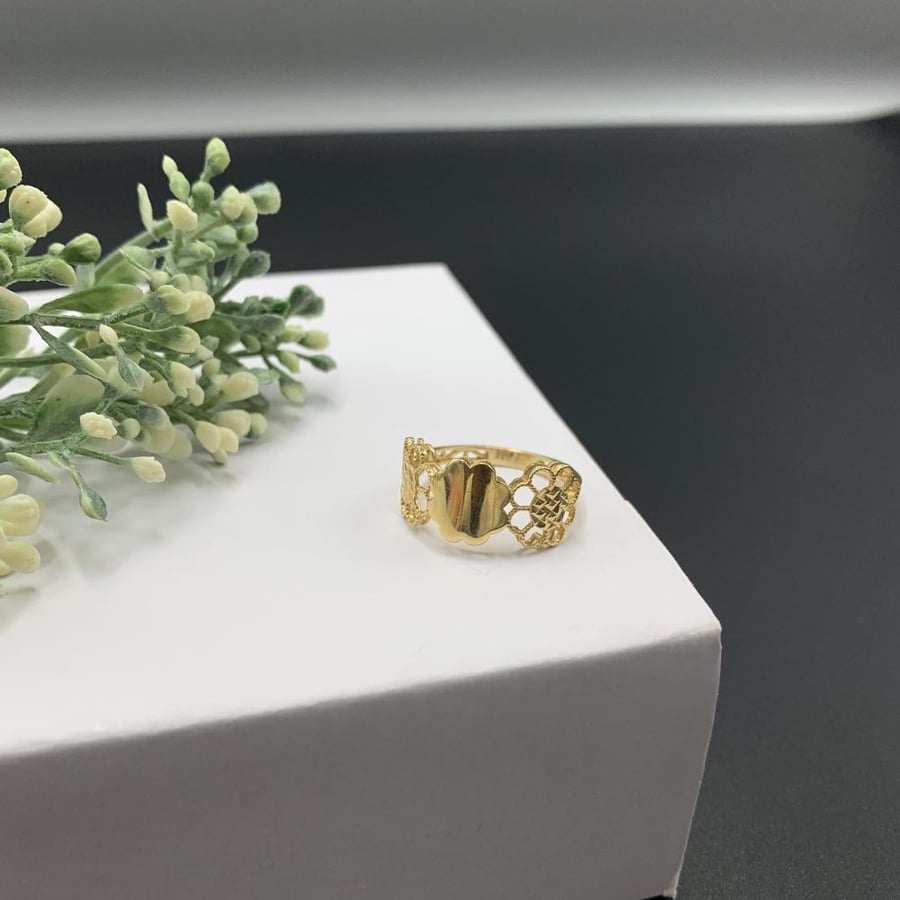 Italian pure gold ring 18 karat weight 2.65