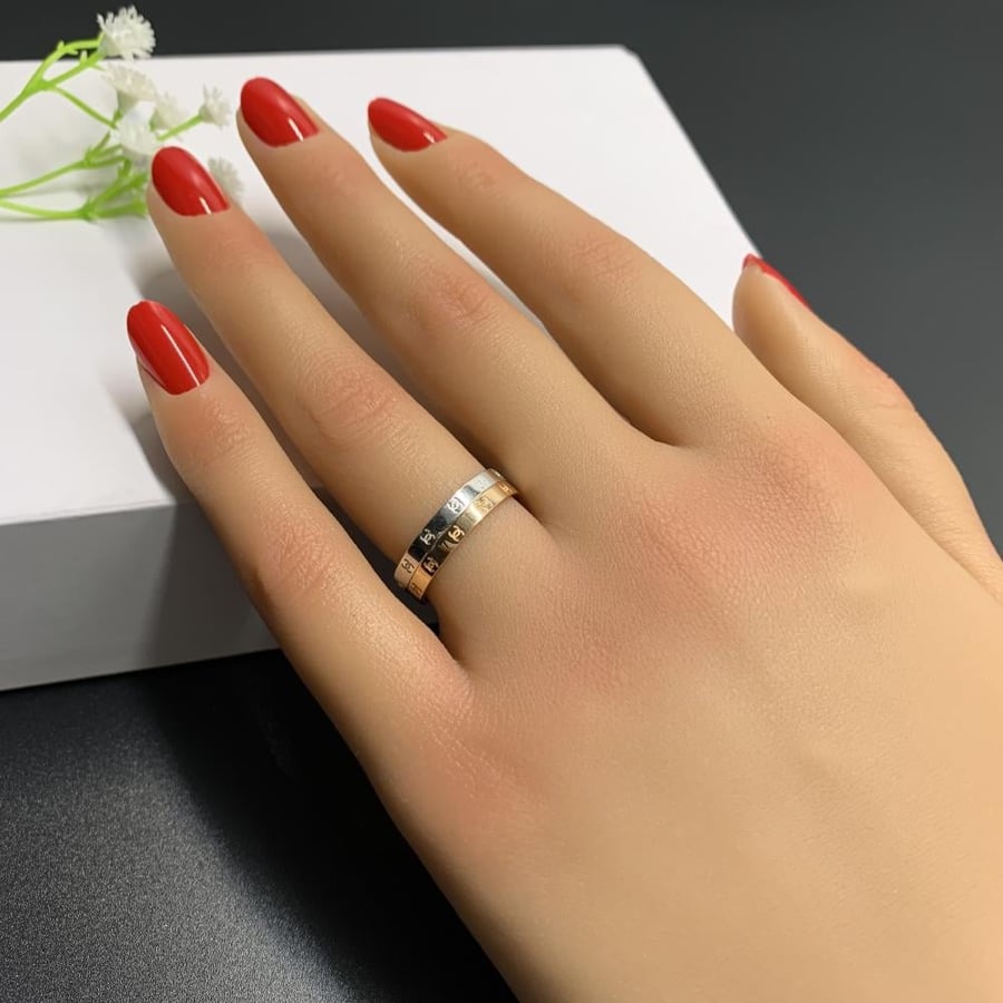 Italian ring with mixed colors, 18 karat. Size 17 Arabic. Weight 1.64