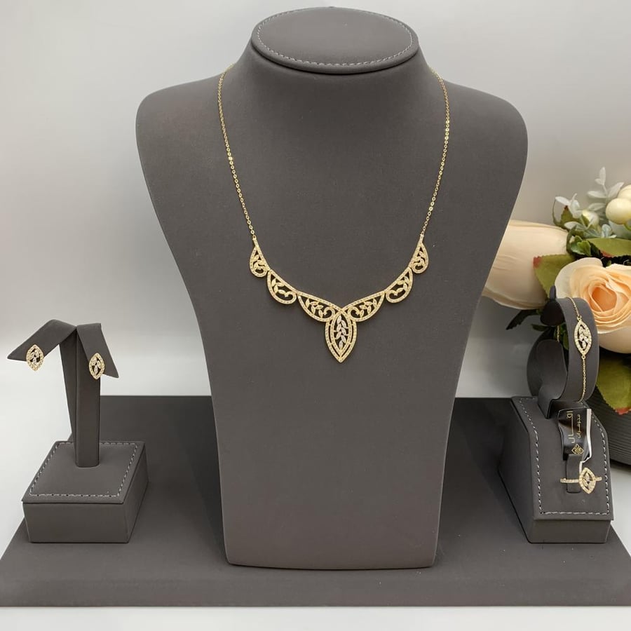 Diamond design mesh set, 18 karat, weight 13.5