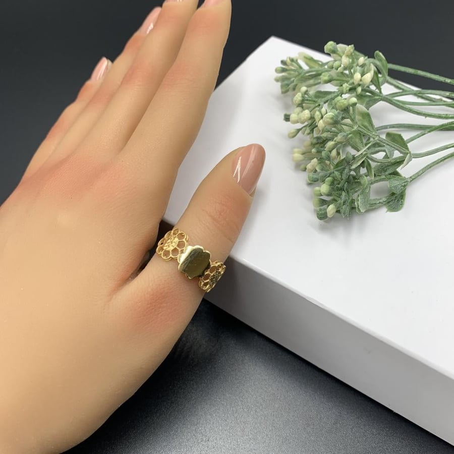 Italian pure gold ring 18 karat weight 2.65