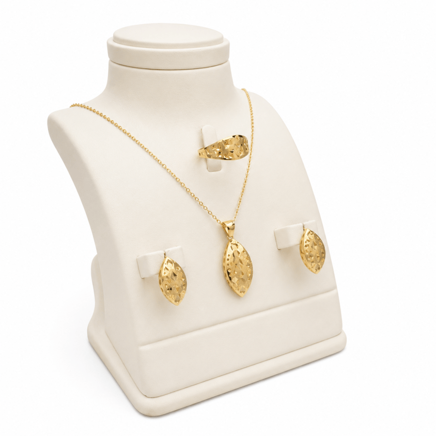 Half of an Italian set with diamond design, 18 karat, weight 3.8