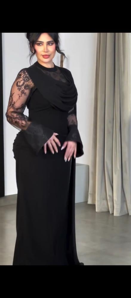 فستان أسود فخم