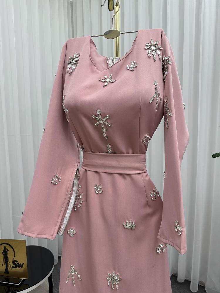 فستان العيد باللون الزهري