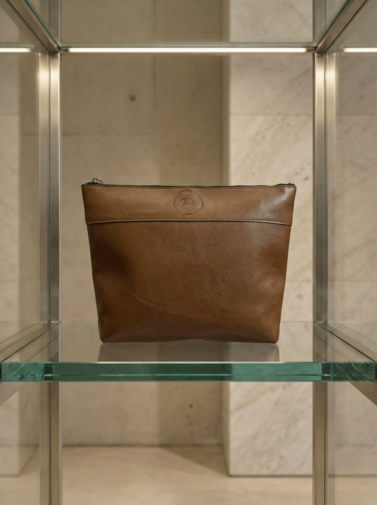 Essential Pouch — Terra (بني كلاسيك)