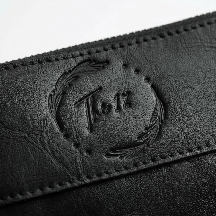 Essential Pouch — Obsidian (أسود)