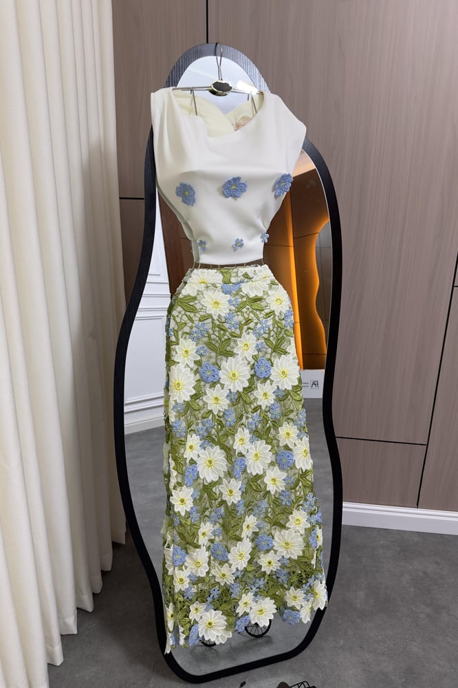 Spring dress of the blue daisy