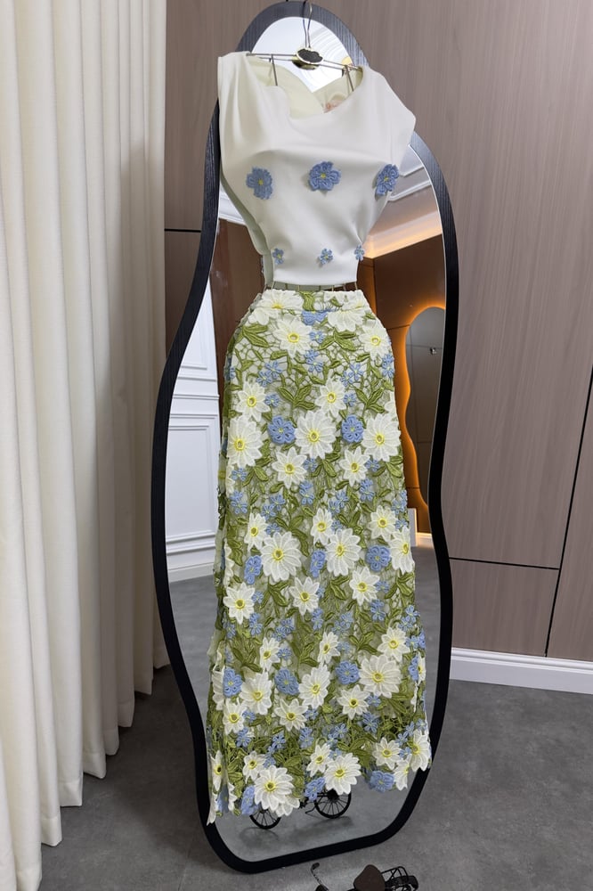 Spring dress of the blue daisy