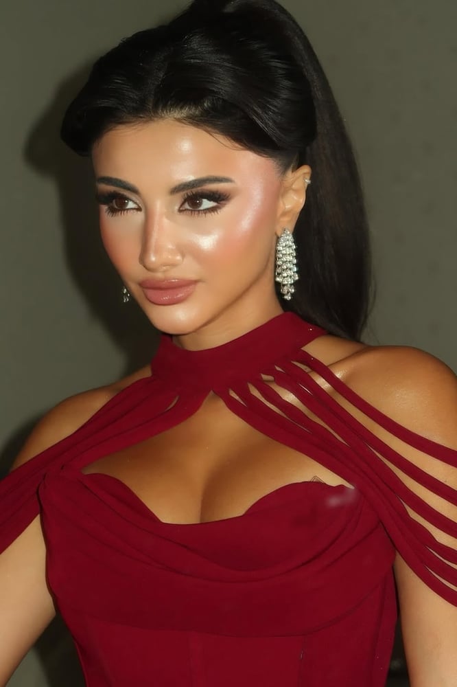 فستان سلطانة العناب الملكية