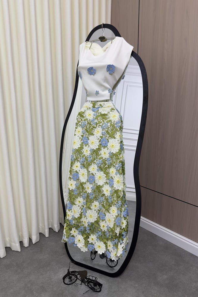 Spring dress of the blue daisy