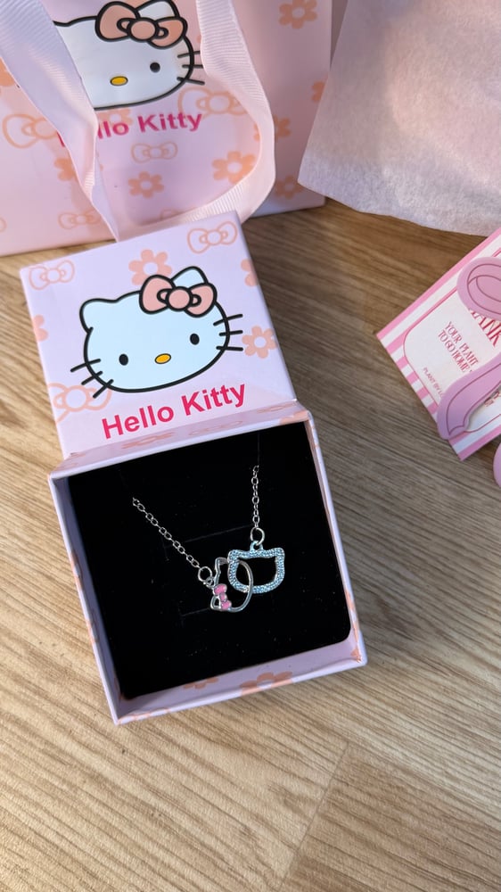 Hello Kitty Gift Set: Necklace & Plant