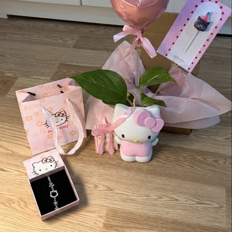 Hello Kitty Gift Set: Bracelet & Plant