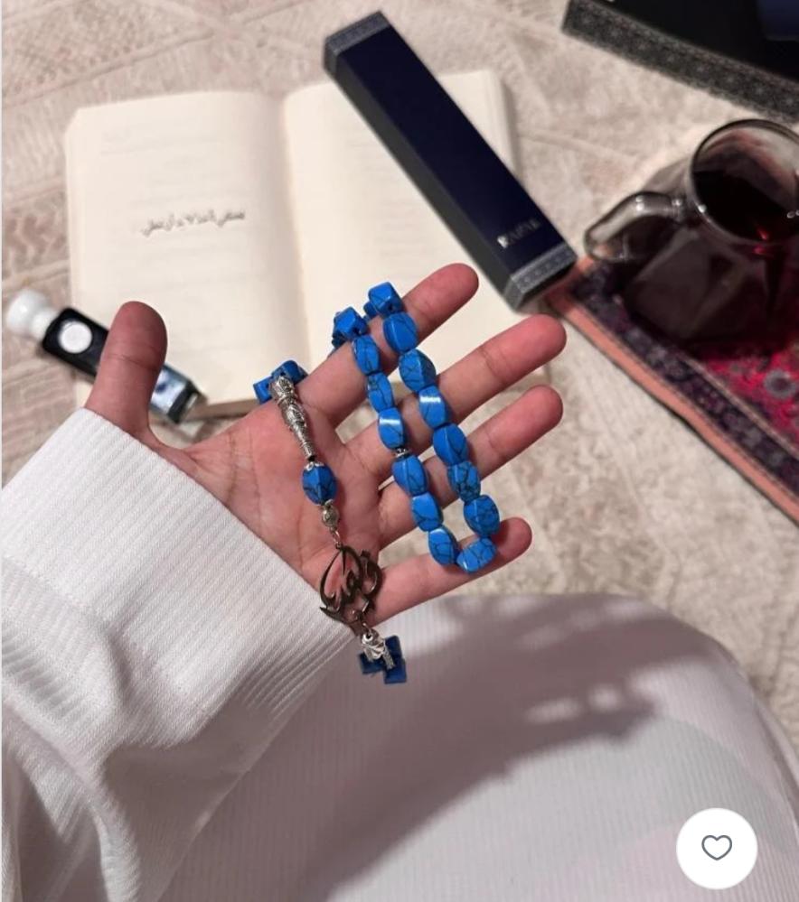 A prayer bead made of agate with the name