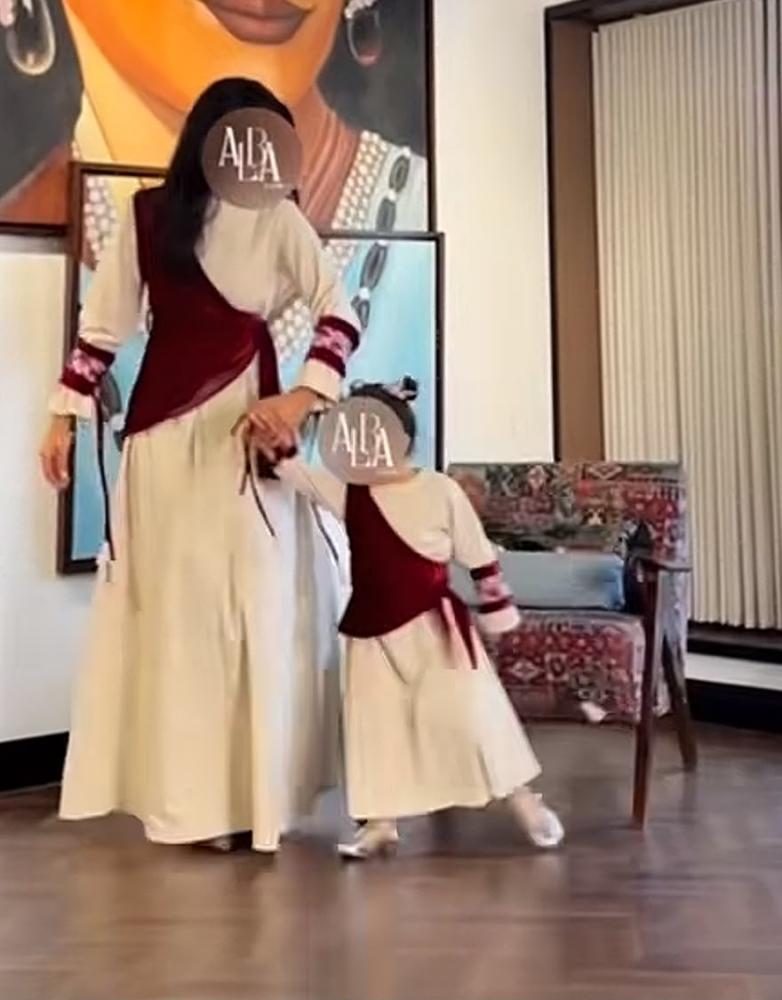 فستان نسائي بأكمام