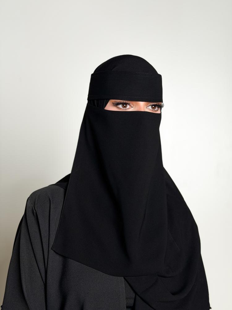 نقاب طويل بمطاط صغير