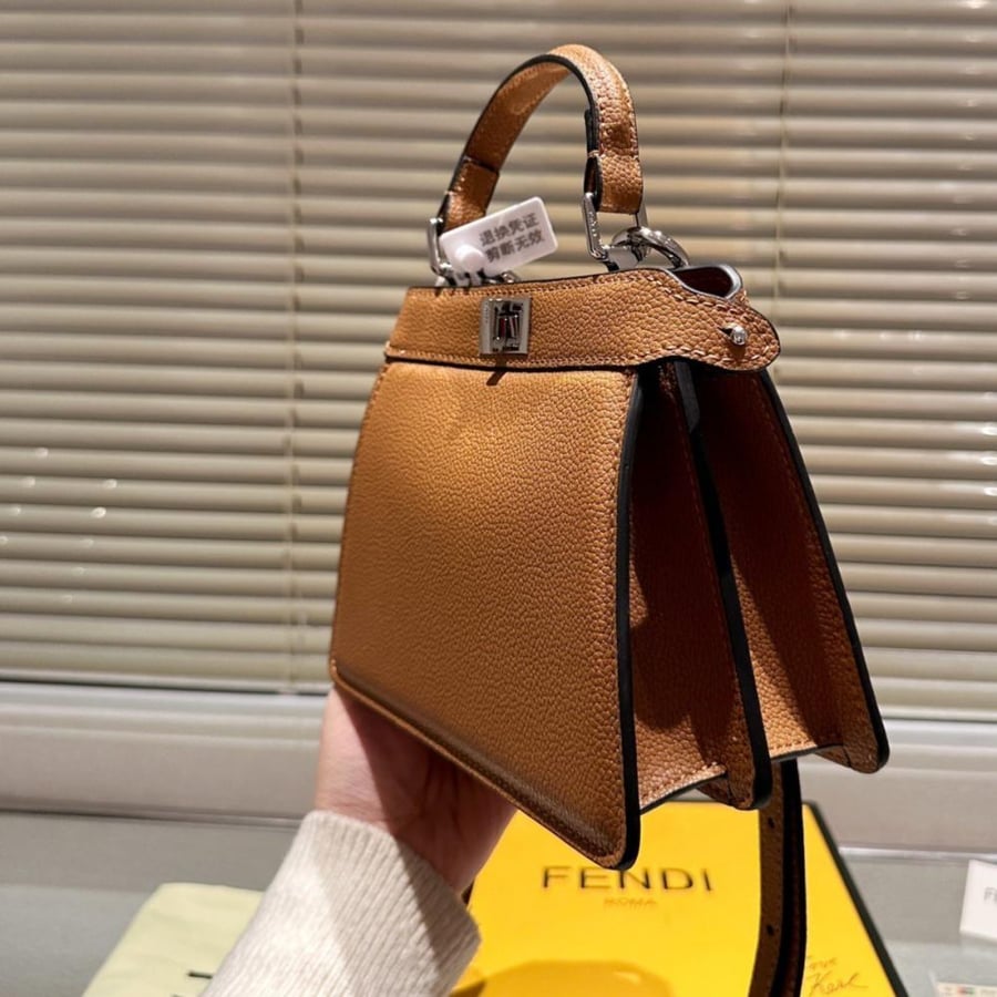 شنطه فيندي  Fendi