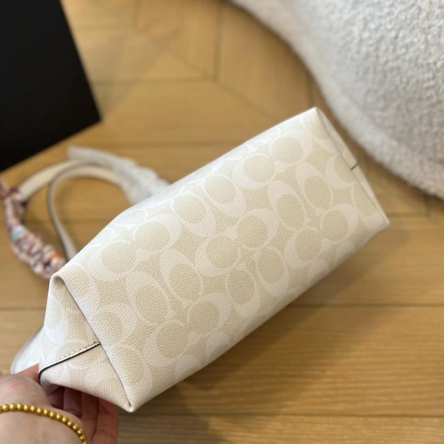 شنطه كوتش Coach