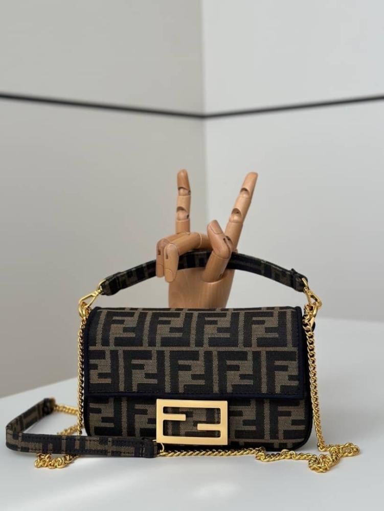 شنطه فندي ماستر