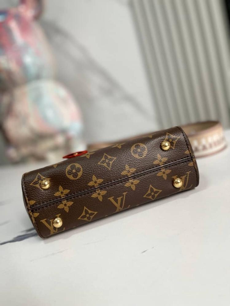 شنطة  لويس فيتون LV المقاس الصغير