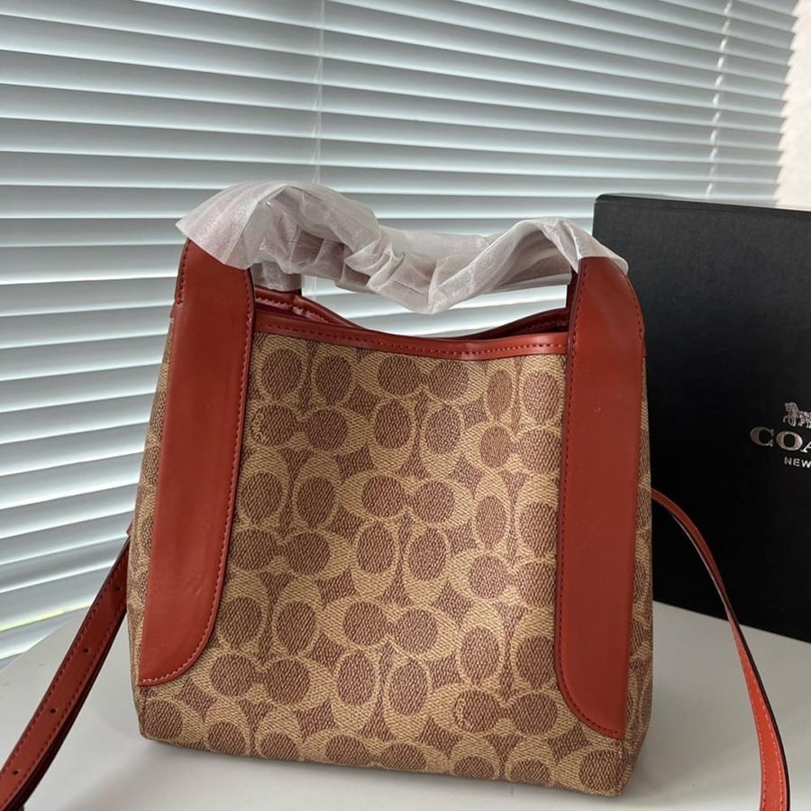 شنطه كوتش Coach