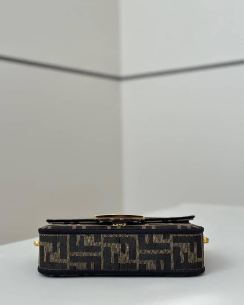 شنطه فندي ماستر