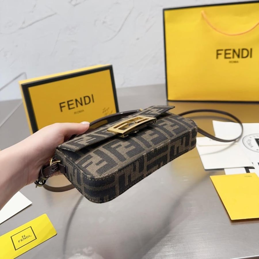 شنطة فيندي Fendi