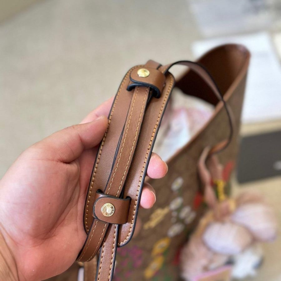 شنطه كوتش Coach