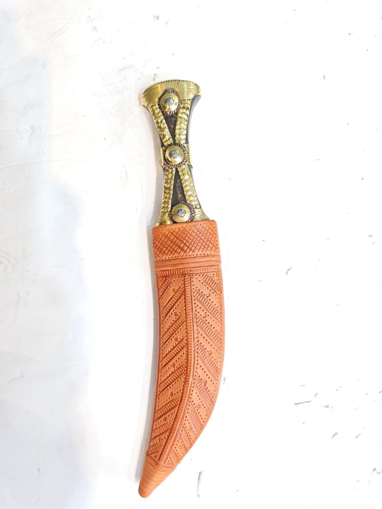Custom-made horn blade