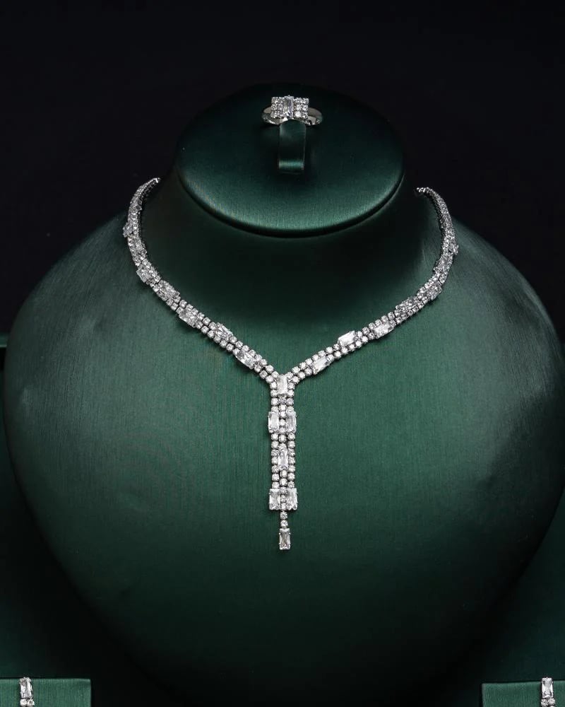 A design suitable for special moments and gives you an elegant presence at every occasion.