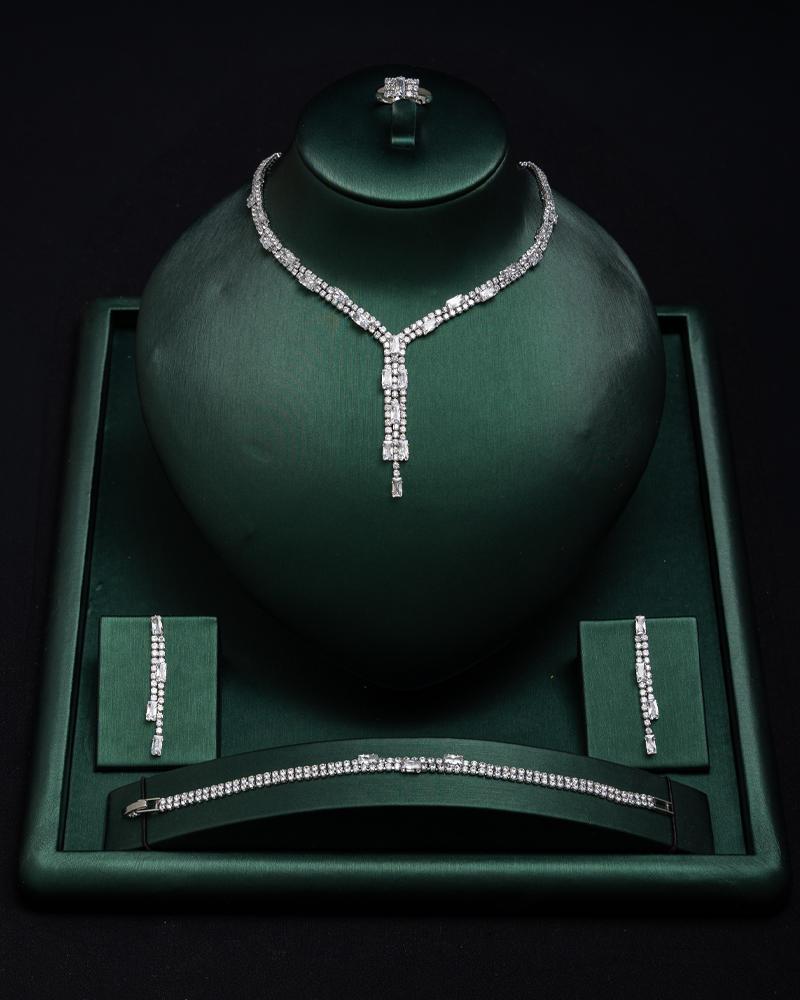 A design suitable for special moments and gives you an elegant presence at every occasion.