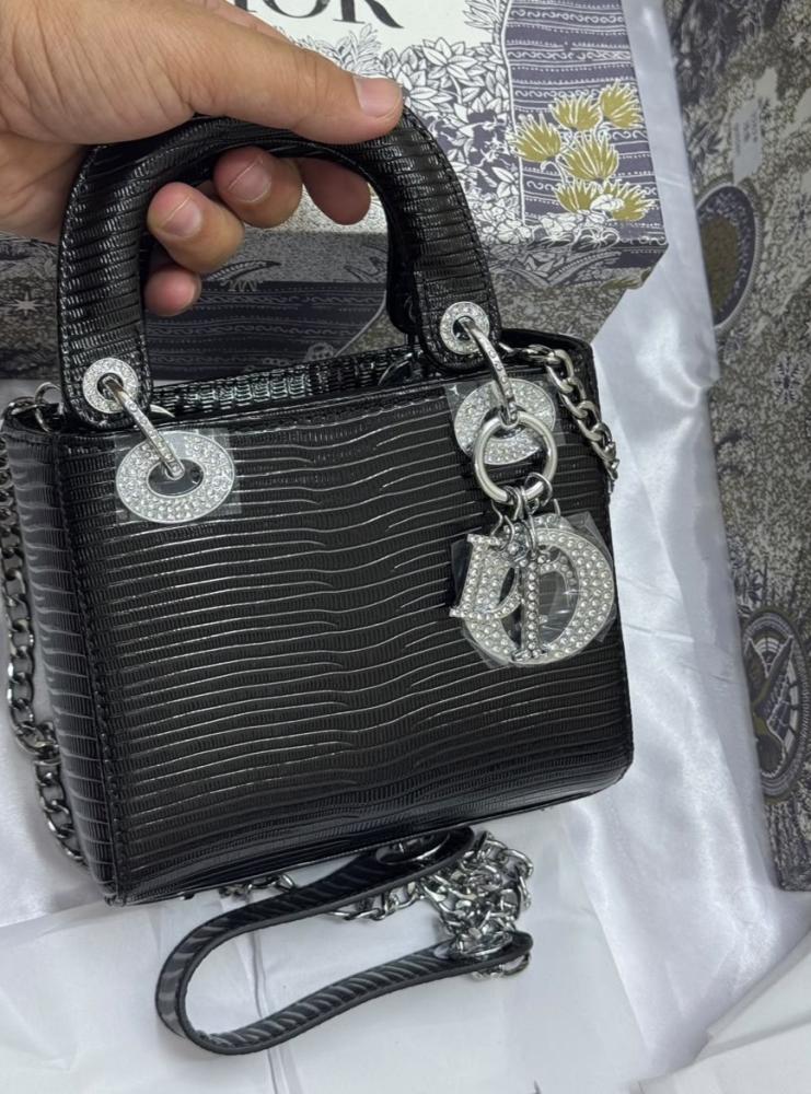 شنطة ديور