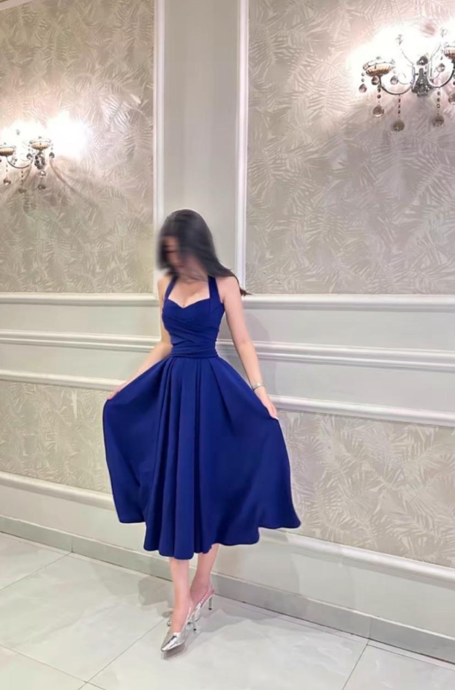 فستان نيلي ميد