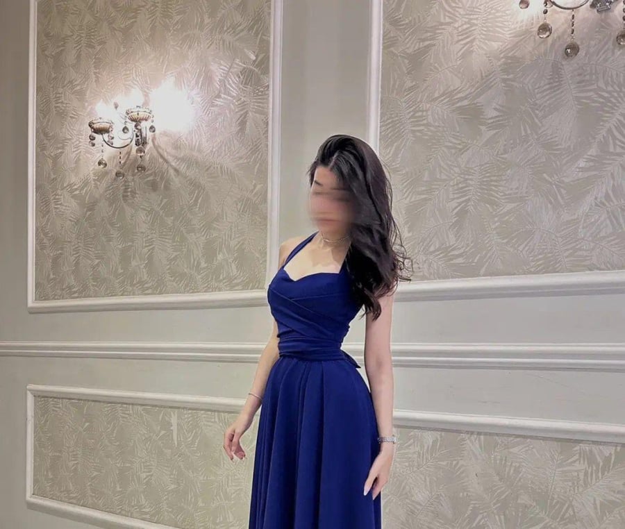 فستان نيلي ميد