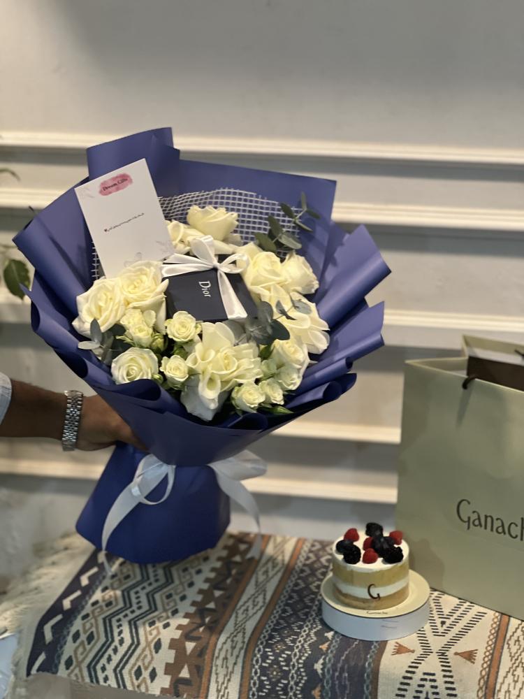 Elegant bouquet with a raspberry cake and a men's wallet