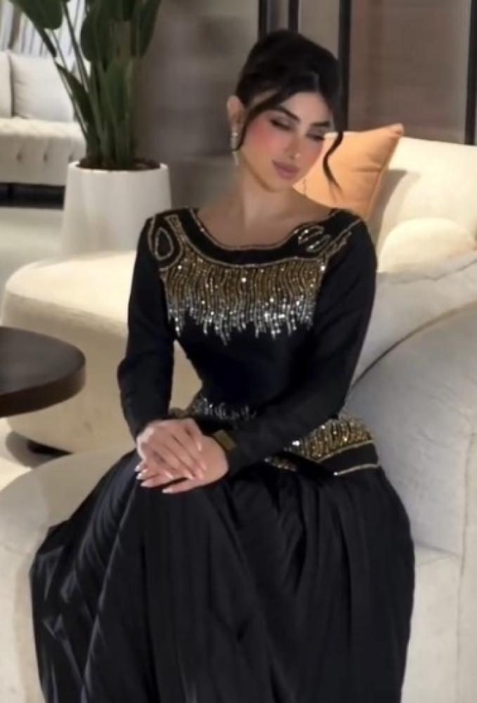 فستان اسود فخم  تفته استرتش