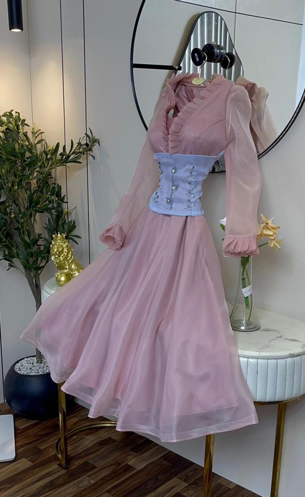 فستان سهره اللون    ابيض اورجنزه  من متجر جوهره EF TR