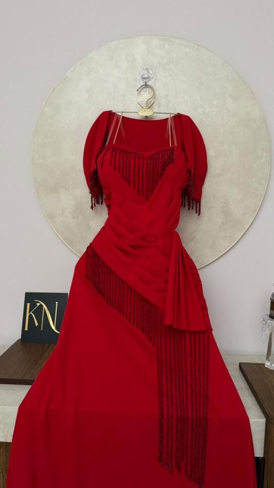 فستان سهره  اللون احمر كريب استرتش  من  متجر جوهره KN