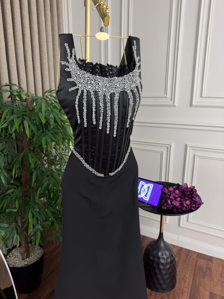 فستان اسود سهره مميز