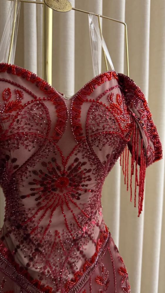 فستان سهره  للجميله هيفاء و هبي اللون برغتدي تل مطرز بخرز من متجر جوهره MN