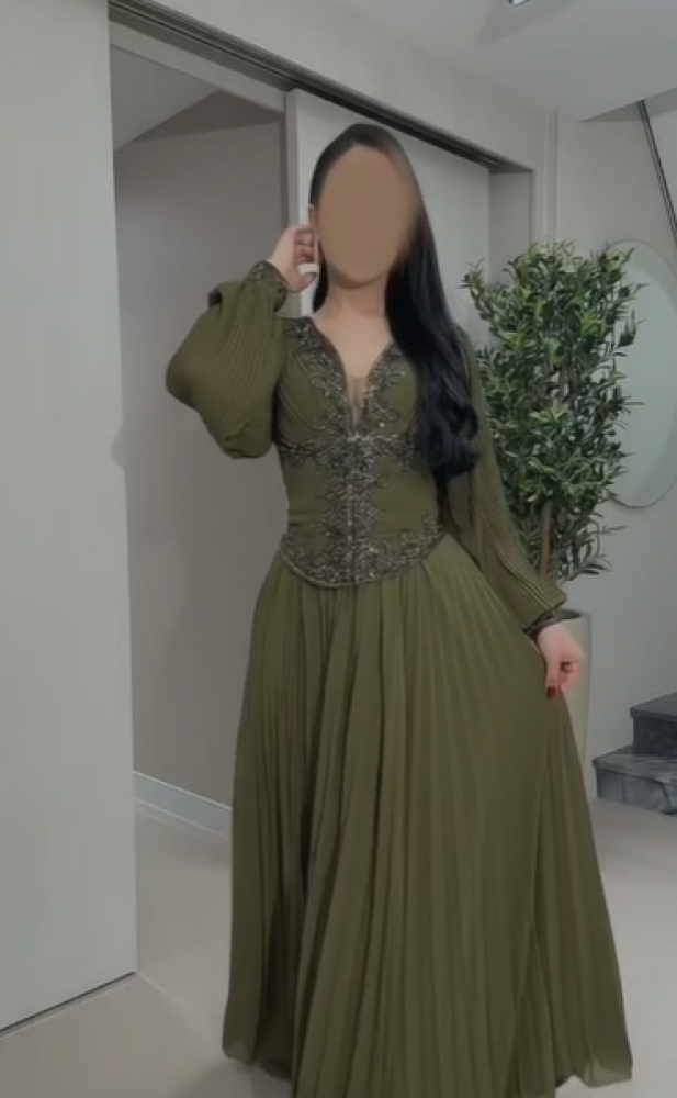 فستان سهره اللون زيتي الخامه جورجيت بيلسيه كسرات+ صدريه كلفه سهره من متجر جوهره MA
