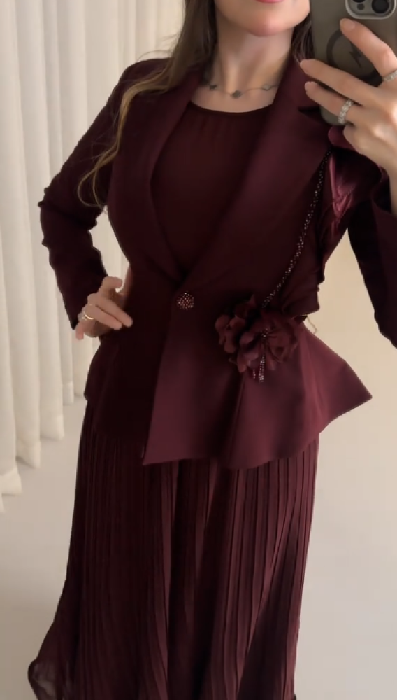 فستان  اللون برغندي شيفون وباربي  من متجر  جوهره MN