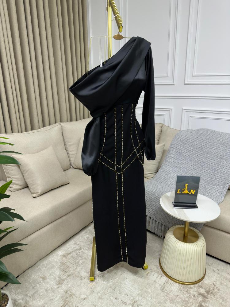فستان  سهره  اللون اسود  الخامه لكرا   على  تفته استرتش تطريز     راقي LV