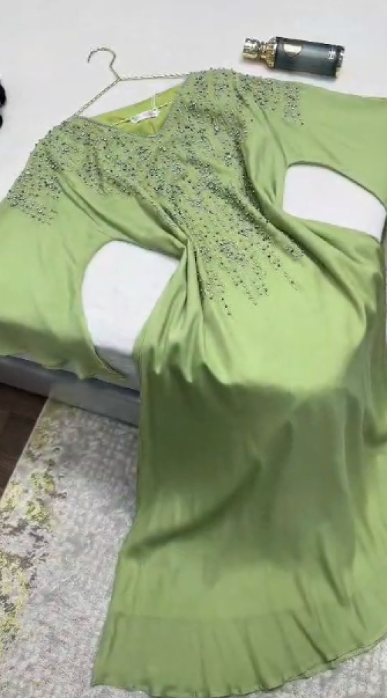 جلابية  اللون بني كحلي تيفاني ابيض شيفون مطرز   من متجر  جوهره AR