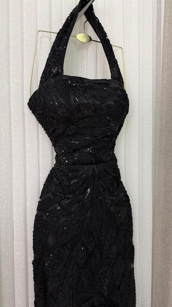 Evening dress black color embroidered on roses lining torn from Jewel BS store